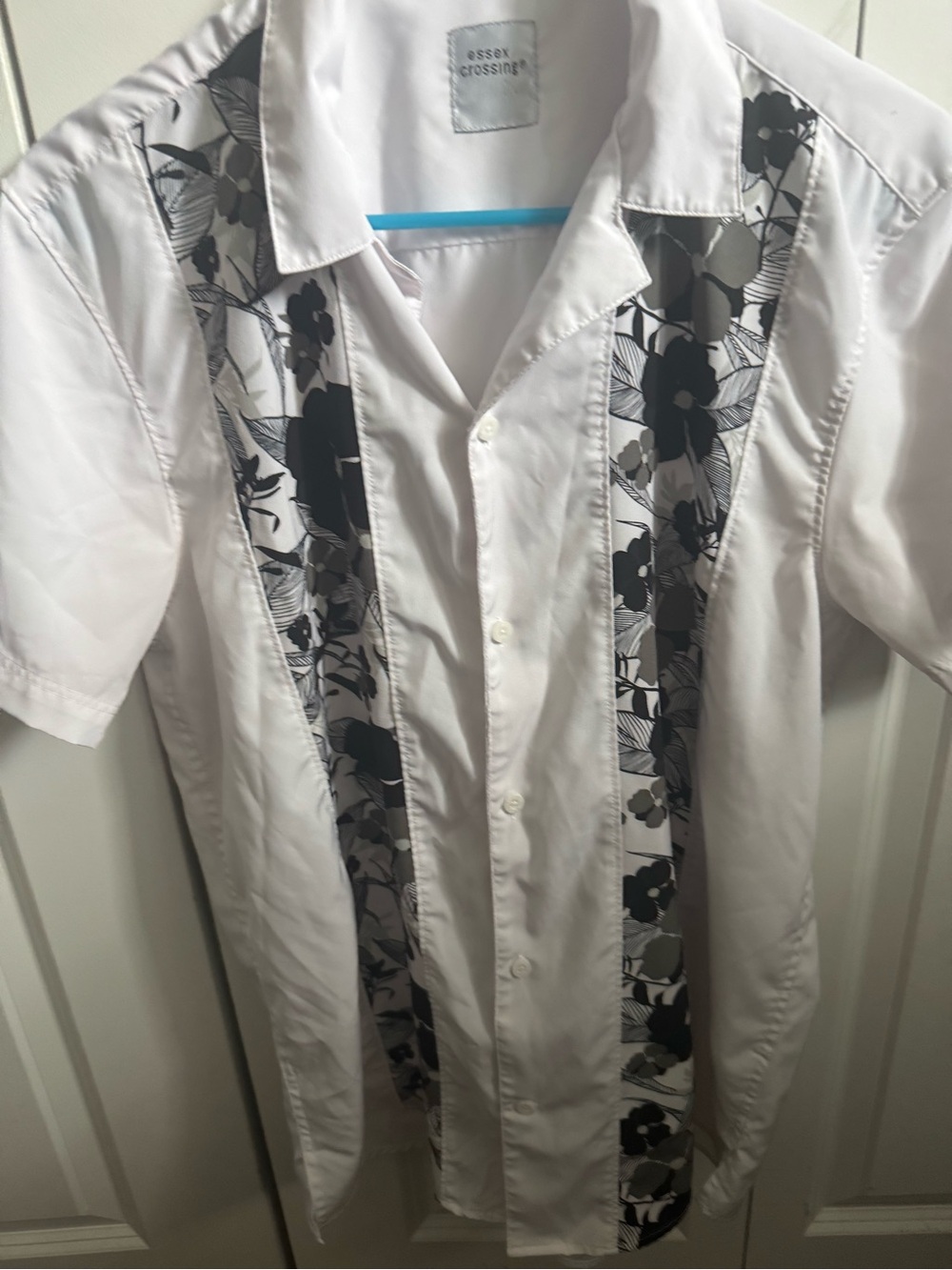 ⭐️ 2 for $20⭐️
White Short Sleeve Button-Down Shirt with Black Floral Panels